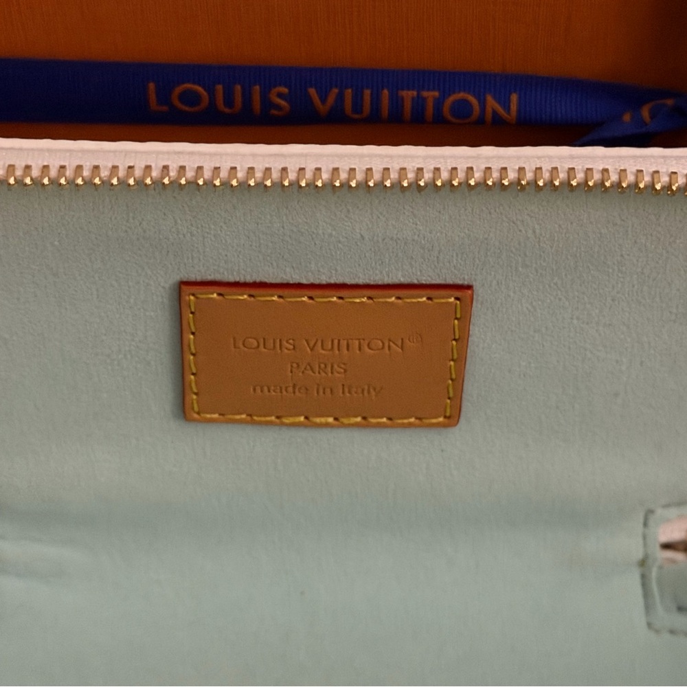 Louis Vuitton Sunglasses Pouch GM, Lagoon By The Pool Limited Edition - Picture 6 of 6